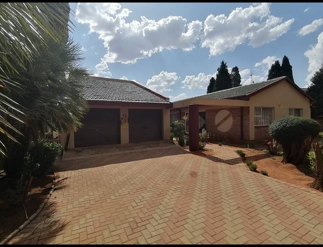 4 BEDROOM FREESTANDING SOLD IN STILFONTEIN EXT 4